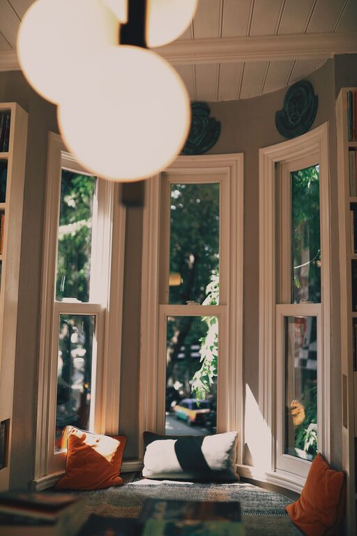 Tips for Creating a Cozy and Inviting Reading Nook in Your Home
